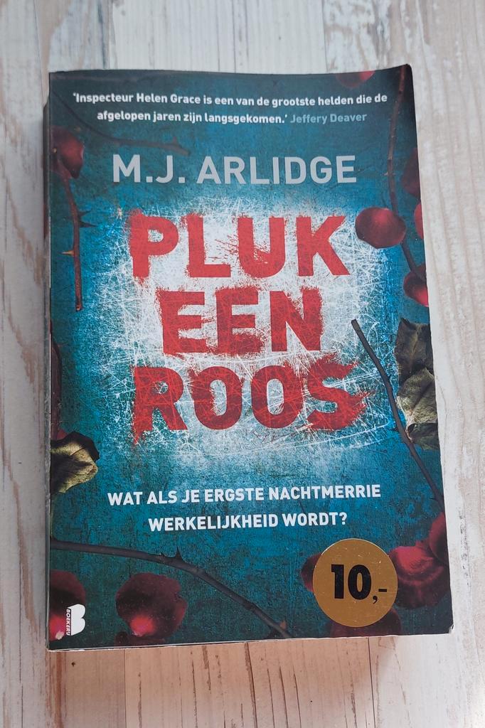 M.J. Arlidge boeken, zie foto's, Boeken, Thrillers, Gelezen, Ophalen of Verzenden