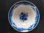 Porseleinen saladeschaal met blauw-wit bloemmotief Kahla, Huis en Inrichting, Keuken | Servies, Ophalen of Verzenden, Overige stijlen