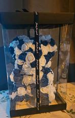 Rozenbeer gemaakt van blauw met witte foamroosjes

24, Ophalen of Verzenden, Nieuw, Stoffen beer, Overige merken