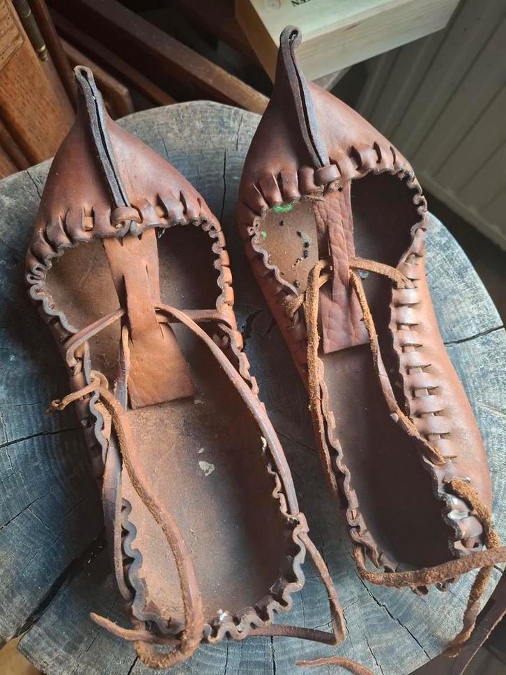Antieke leren schoenen.  Ca 1800/1850. * Zie tekst, Antiek en Kunst, Antiek | Kleding en Accessoires, Dames, Ophalen