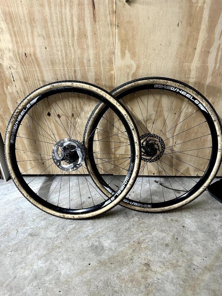 dugast small birds tubes, Fietsen en Brommers, Fietsen | Crossfietsen en BMX, Zo goed als nieuw, 24 inch of meer, Aluminium, Ophalen