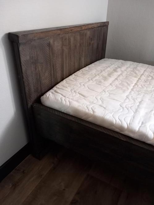 Stoer houten bed 90x200, Huis en Inrichting, Slaapkamer | Boxsprings, Gebruikt, 90 cm, 200 cm, Eenpersoons, Ophalen