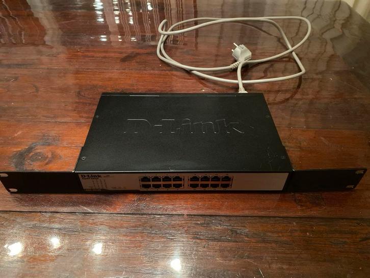 D-Link DGS-1016D 16-Poorts Gigabit Switch - Rackmount metaal, Computers en Software, Netwerk switches, Gebruikt, Ophalen of Verzenden