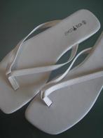 GRATIS VERZENDEN | NIEUWE casual witte teenslippers 39, Nieuw, Slippers, Wit, Verzenden