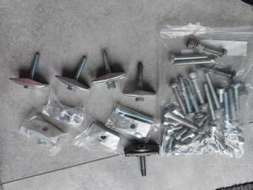 9x Plaat en 40x bout voor fietsstandaard Nieuw! beschikbaar voor biedingen