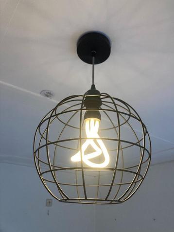 Moderne bolvormig open draadstaal hanglampje met wortellamp beschikbaar voor biedingen