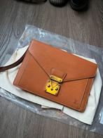 Louis Vuitton Kourad Clutch Tas, Ophalen of Verzenden, Zo goed als nieuw, Overige kleuren, Handtas