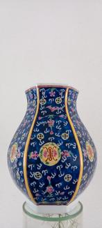 Chinese 6 hoekige blauwe vaas, Gebruikt, Blauw, Aardewerk of Porselein, Ophalen of Verzenden