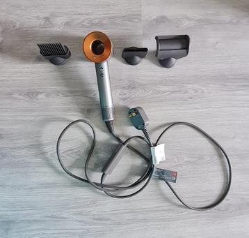 *110 Volt*  DYSON SUPERSONIC FOHN met 3 magnetische opzetstu beschikbaar voor biedingen
