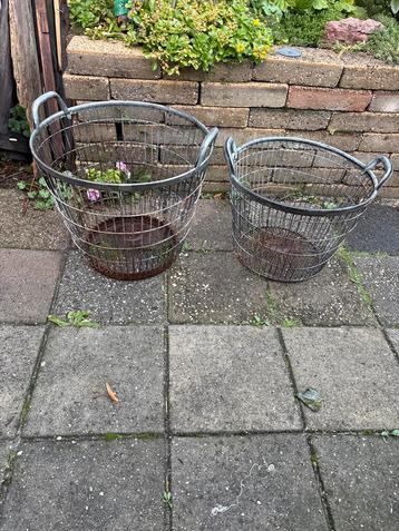 Metalen plantenbakken set van 2 beschikbaar voor biedingen