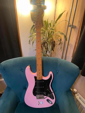 pink partcaster stratocaster  beschikbaar voor biedingen