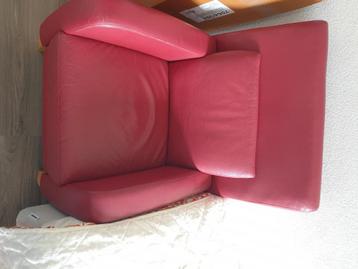 Stoel warm rood leer met hocker 