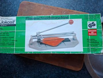 tegelsnijder beschikbaar voor biedingen