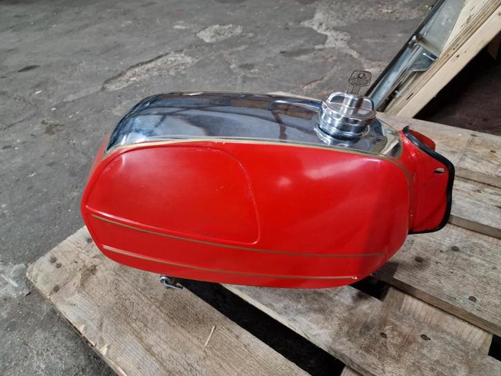 Kreidler A-Tank in nette staat, ideale voor het verchromen., Fietsen en Brommers, Brommeronderdelen | Kreidler, Gebruikt, Tank