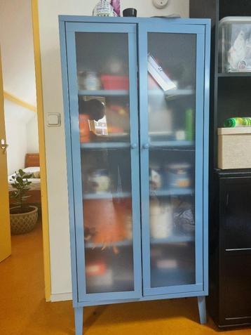 Blauwe metalen kast  beschikbaar voor biedingen