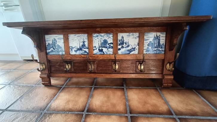 Antieke houten kapstok met oude tegeltjes. 114,5 cm. lang, Huis en Inrichting, Woonaccessoires | Kapstokken, Wandkapstok, Minder dan 100 cm