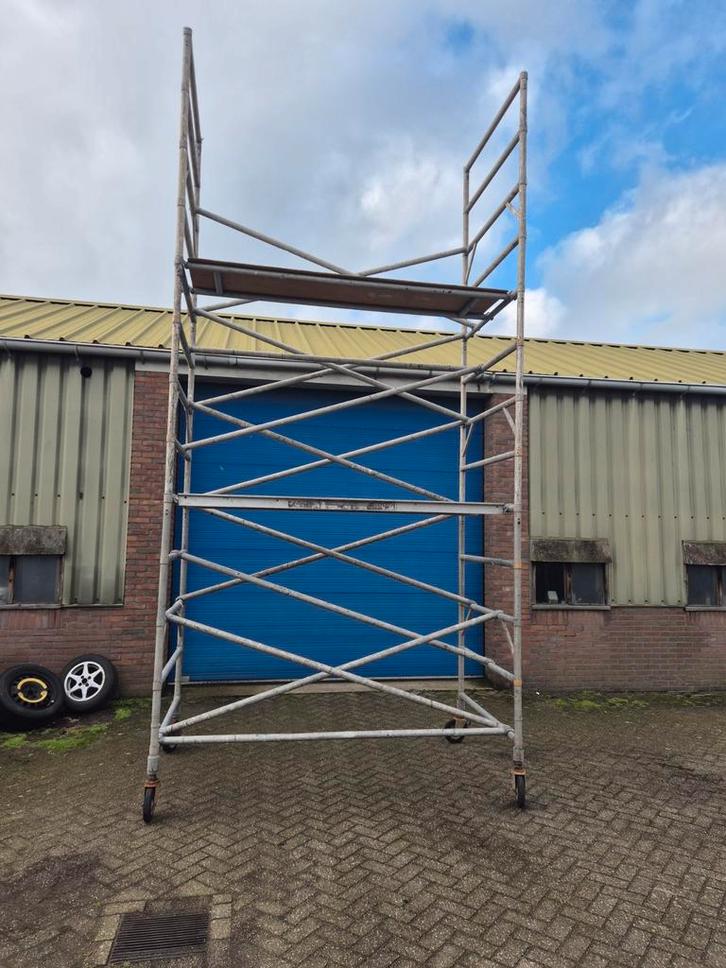 Altrex aluminium rolsteiger klussteiger, Doe-het-zelf en Verbouw, Steigers, Gebruikt, Rolsteiger of Kamersteiger, 5 meter of hoger
