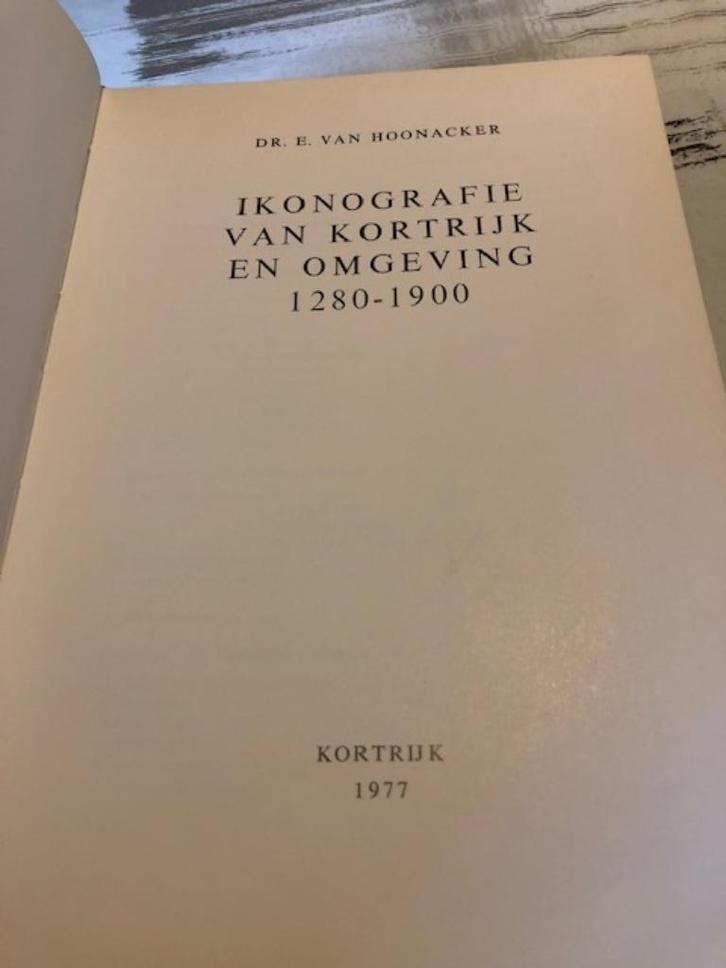 Ikonografie van Kortrijk en omgeving - J. Van Hoonacker, Boeken, Geschiedenis | Stad en Regio, Gelezen, 17e en 18e eeuw, Ophalen of Verzenden