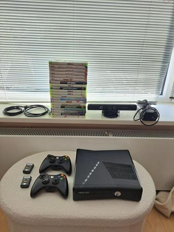 Xbox360 Slim + Kinect + Controllers + Games beschikbaar voor biedingen
