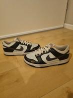 Nike Dunk Low Zwart/Oranje Mini Swoosh - maat 39, Kleding | Dames, Schoenen, Zwart, Nike, Ophalen of Verzenden, Sneakers of Gympen