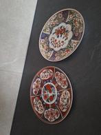 Twee handbeschilderde porseleinen borden, Ophalen of Verzenden