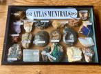 Vitrinekistje: Atlas Minerals met 20 Mineralen en Fossielen, Verzamelen, Mineralen en Fossielen, Ophalen of Verzenden, Fossiel