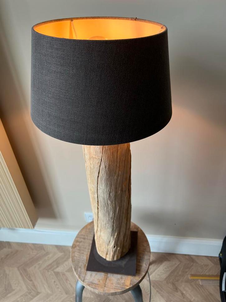 Boomstam Lamp - cortenstaal voet met led lamp, Huis en Inrichting, Lampen | Vloerlampen, Zo goed als nieuw, Ophalen