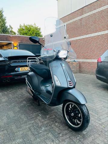 Vespa Sprint 8000km LED Valbeugels Full Options Topstaat beschikbaar voor biedingen