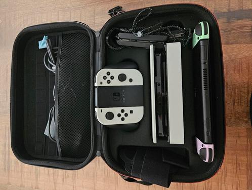 Nintendo Switch OLED met accessoires en case, Spelcomputers en Games, Spelcomputers | Nintendo Switch, Gebruikt, Switch OLED, Met 2 controllers