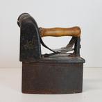Antieke kolen strijkijzer uit de 19e eeuw., Antiek en Kunst, Antiek | Gereedschap en Instrumenten, Ophalen of Verzenden