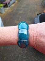 Vintage blauw/ groene armband elastiek geregen, Gebruikt, Ophalen of Verzenden, Kunststof of Plastic, Overige kleuren