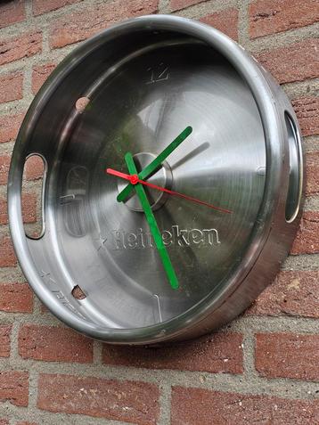 Zeer fraaie originele vintage HEINEKEN N.V. fust klok. beschikbaar voor biedingen