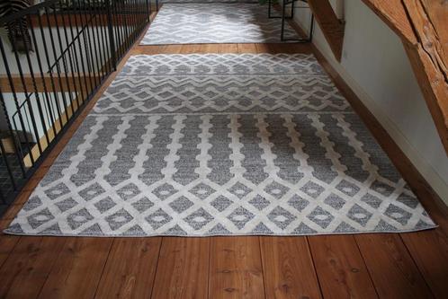 Mooi grijs / wit vloerkleed Pisa Casa 240x 340 cm., Huis en Inrichting, Stoffering | Tapijten en Kleden, Zo goed als nieuw, 200 cm of meer