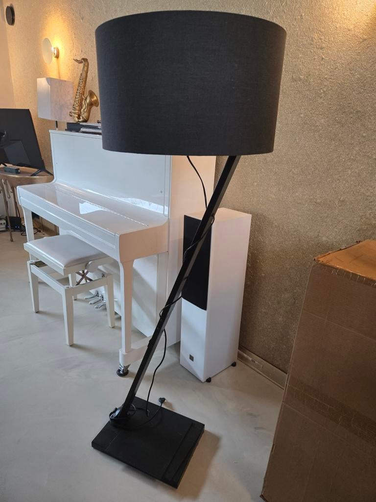 Stijlvolle Zigzag Staande Lamp zwart - 151cm Hoog, Ophalen, Zo goed als nieuw, Stof, Modern