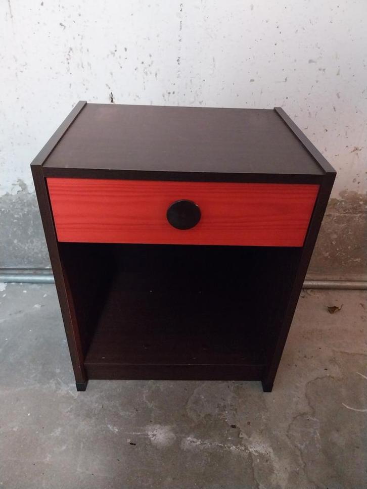 Nacht kastje Retro/Vintage, met Oranje laadje.
Zwarte hoekje, Huis en Inrichting, Kasten | Boekenkasten, Zo goed als nieuw, Ophalen