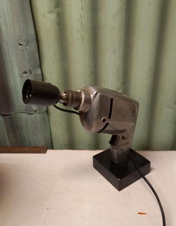 Industriële lamp van oude boormachine - upcycling-mancave beschikbaar voor biedingen