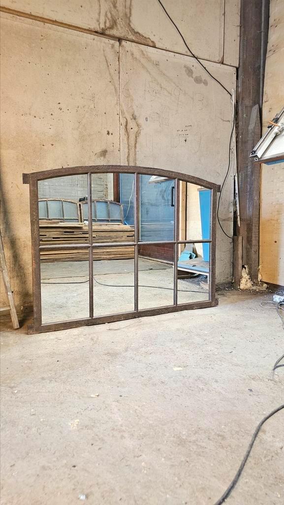 Oud stalraam spiegel 107,5 x 150 – Robuust, roestkleurig, Huis en Inrichting, Woonaccessoires | Spiegels, Nieuw, 100 tot 125 cm
