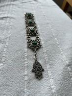 Vintage armband met groene kunststof stenen, Overige materialen, Gebruikt, Ophalen of Verzenden, Met bedels of kralen