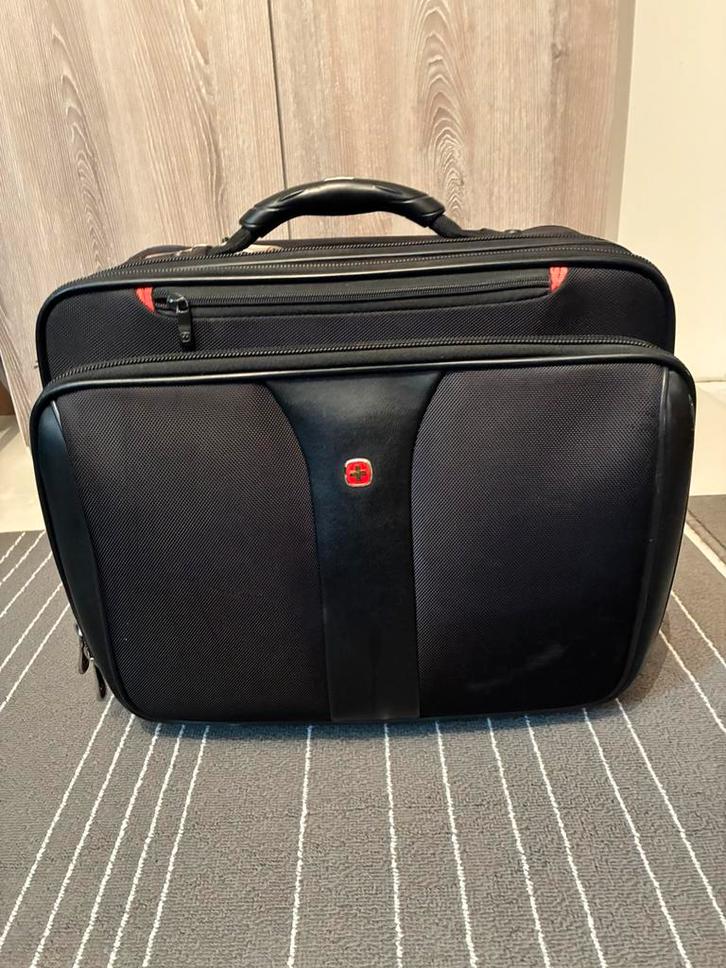 Trolley van Wenger, gebruikt maar in goede staat, Sieraden, Tassen en Uiterlijk, Koffers, Gebruikt, Zacht kunststof, Minder dan 50 cm