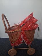 Rieten poppenwagen met kap, Kinderen en Baby's, Speelgoed | Poppen, Ophalen of Verzenden, Zo goed als nieuw, Babypop