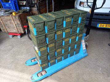 Metalen munitiekistje splinternieuw beschikbaar voor biedingen