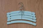 5 houten baby kledinghangers (lichtblauw), Ophalen of Verzenden, Zo goed als nieuw