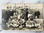 Fotokaart voetbalteam voetbal, Ophalen of Verzenden, 1920 tot 1940