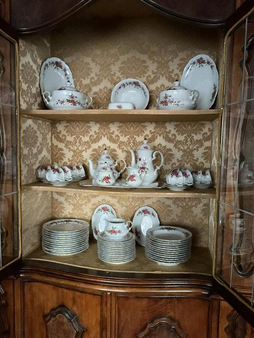 TE KOOP AANGEBODEN. In prijs verlaagd, Antiek en Kunst, Antiek | Servies compleet, Ophalen of Verzenden