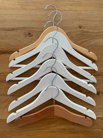 Kinder kleding hangers 30 stuks divers!!! beschikbaar voor biedingen