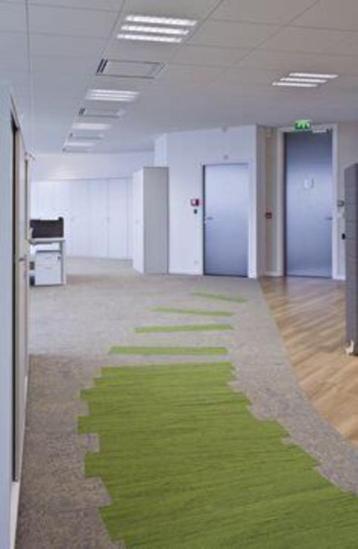 Mooie groene 25cm x 100cm tapijttegels van Interface beschikbaar voor biedingen