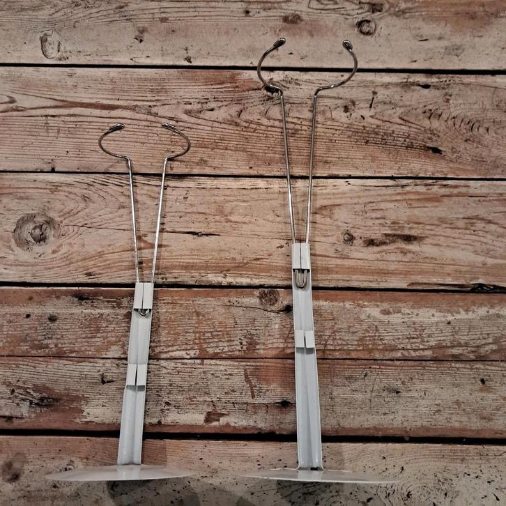 Poppenstandaard wit metaal - 2 maten, Verzamelen, Poppen, Zo goed als nieuw, Accessoires, Ophalen of Verzenden