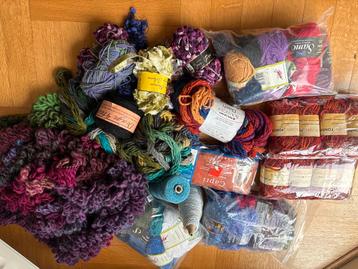 Groot lot diverse wol en garens beschikbaar voor biedingen