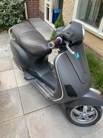 Vespa Lx 50 beschikbaar voor biedingen