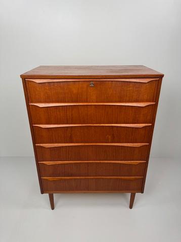 Danish Teak Chest of Drawers beschikbaar voor biedingen